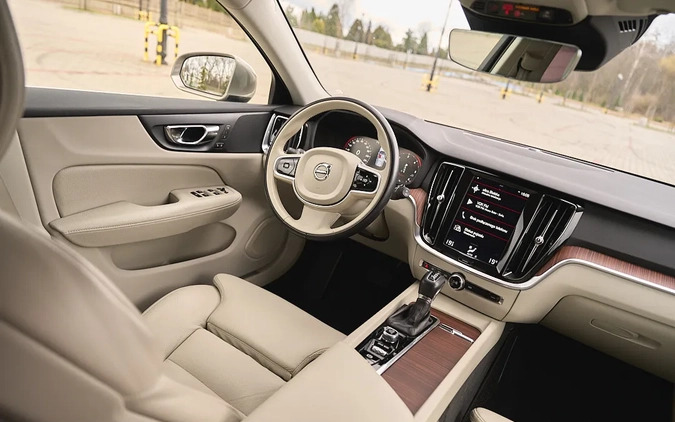 Volvo V60 cena 94900 przebieg: 165000, rok produkcji 2019 z Bydgoszcz małe 497